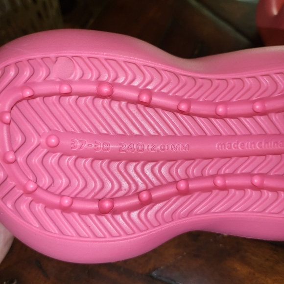 2 pairs of Bunny Slides - Picture 2 of 3